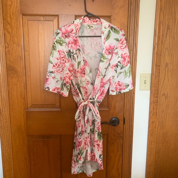 Fab fit fun Spring 2019 Robe - Picture 1 of 1